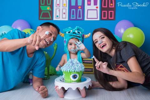 Smash the Cake 2 anos Monstros SA São Paulo SP'