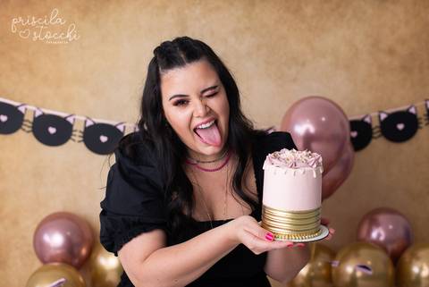 Ensaio 30 anos com Bolo e balões Rosé e Dourado SP'