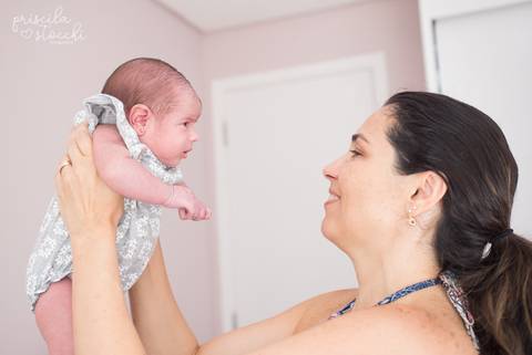 Ensaio Newborn Lifestyle com a vovó em casa SP'