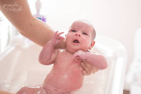 Ensaio Newborn Lifestyle em casa banho SP'