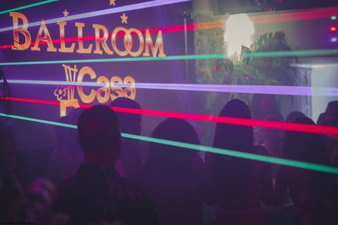 Luz, pouca; composição, ok; momento, ok; braço para segurar a câmera, ok'