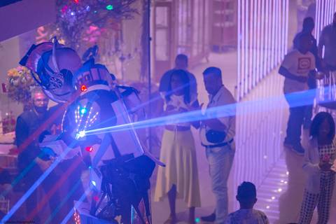 Até rebateu o laser, esse é bom mesmo'