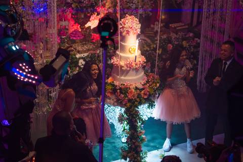 E o momento de maior descontração da família, capturado tanto do mesmo andar quanto de cima'