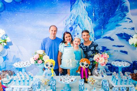 foto de decoração e da família de aniversário infantil da frozen em marília'