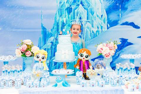foto de decoração e de criança de aniversário infantil da frozen em marília'