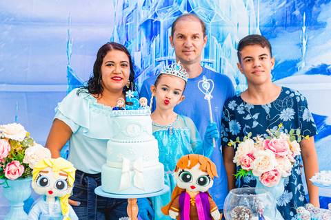 foto de decoração e da família de aniversário infantil da frozen em marília'