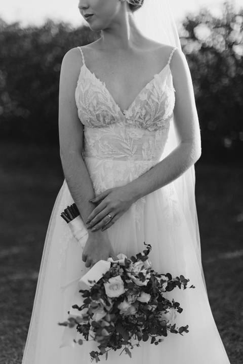 casamento, casamento joinville, casamento ao ar livre joinville, fotógrafo de casamento joinville, fotógrafo de casais joinville, fotógrafoa de casamento santa catarina, melhor fotógrafo de joinville, foto em preto e branco, buque da noiva'