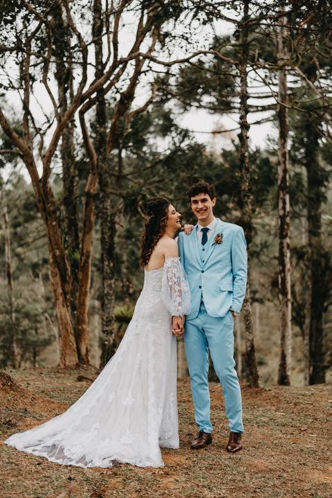 fotógrafo joinville, fotógrafo de casamento joinville, casamento joinville, fotografia de casamento santa catarina, casamento campo alegre, casamento boho, noivos sorrindo, noivo boho, vestido de casamento boho, noiva rindo para noivo, terno de noivo azul'