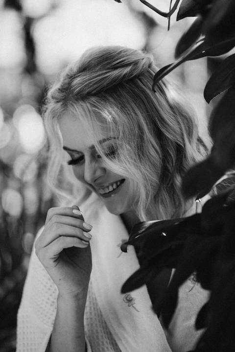 casamento joinville, fotógrafo de casamento joinville, fotografia de casamento joinville, fotógrafo de casamento santa catarina, casamento em piçarras, casamento em joinville, pantai wedding, casamento na praia, noiva sorrindo, noiva se arrumando, noiva'