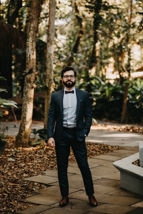 noivo 2021; casamento ao ar livre; noivo moderno; gravata borboleta; roupa social 2021; fotografo Joinville '