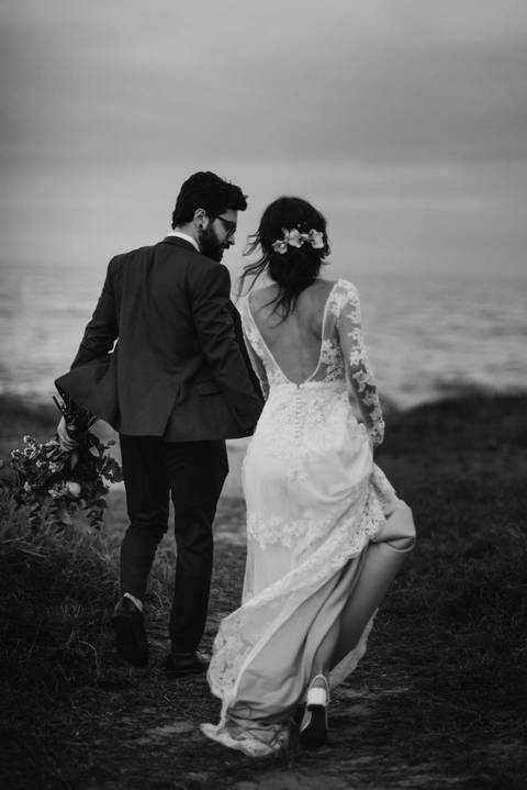 casal preto e branco; foto de casamento; fotografia de casamento joinville; casamento em piçarras; casamento na praia; casal;'