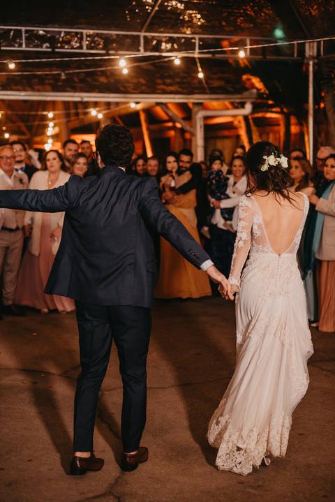 valsa de casamento; dança para casamento; casal dançando; '