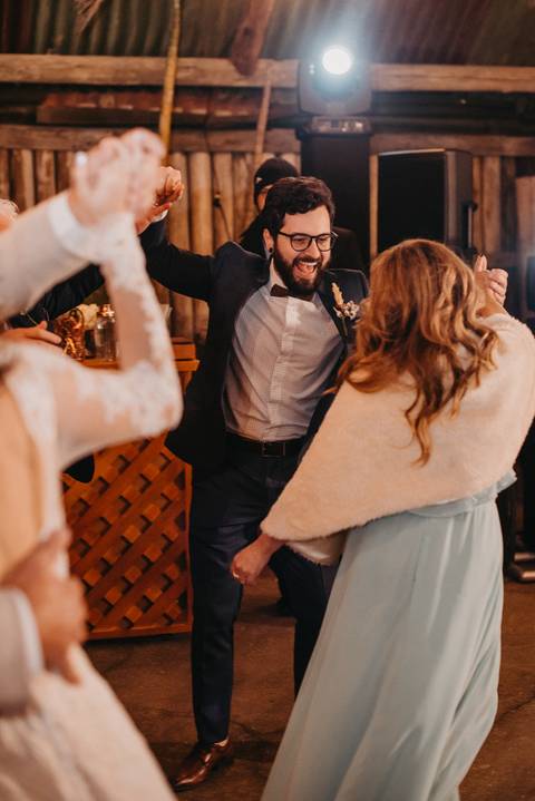festa de casamento; casal dançando; valsa; '