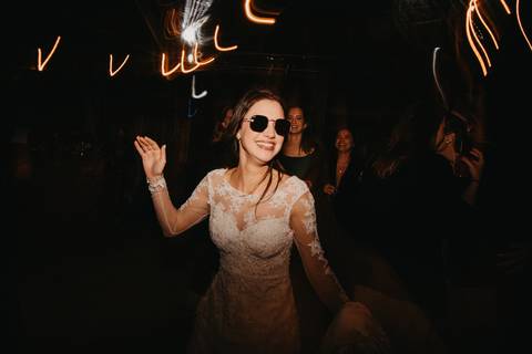 vestido de noiva em festa de casamento; festa de casamento; '