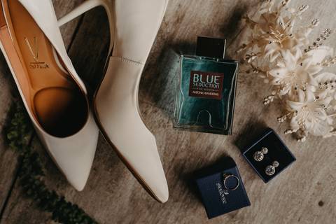 acessórios da noiva, salto alto para noivas, salto,  ideais de perfume noiva, brincos noiva, acessórios, ideias para noivas, dia do casamento'