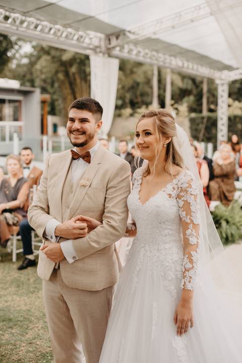 noivo e noiva, casamento dos noivos, fotografia profissional joinville, fotógrafos experientes casamento, fotos emocionantes, casamento, casamento ao ar livre,casamento,casamento ar livre,casamento rústico ao ar livre,casamento no sitio ,cerimonia'