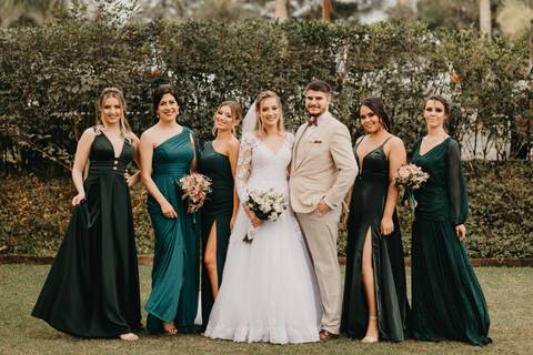 noivo e noiva, madrinhas, casamento ao ar livre'