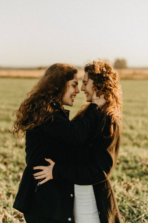 casal homoafetivo,casal,casais homoafetivos,casal homossexual,casal com filho,casal lgbt,casal lgbtq,homo,casais homossexuais,intimidade do casal,casal de pais,casal lésbico'