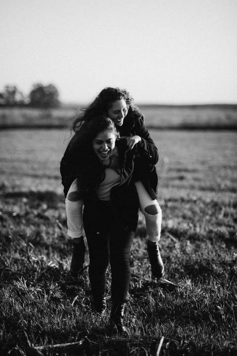 casal homoafetivo,casal,casais homoafetivos,casal homossexual,casal com filho,casal lgbt,casal lgbtq,homo,casais homossexuais,intimidade do casal,casal de pais,casal lésbico'