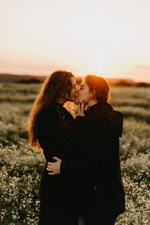 casal homoafetivo,casal,casais homoafetivos,casal homossexual,casal com filho,casal lgbt,casal lgbtq,homo,casais homossexuais,intimidade do casal,casal de pais,casal lésbico'