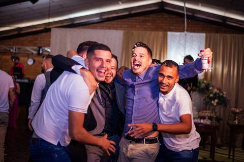 Fotos espontâneas de casamento

Fotógrafo de casamento [cidade/estado]

Casamento com mini ensaio dos noivos

Making of da noiva e do noivo

Cerimônia de casamento emocionante

Festa de casamento com fotos divertidas

Casamento com luz natural

Ensaio de '