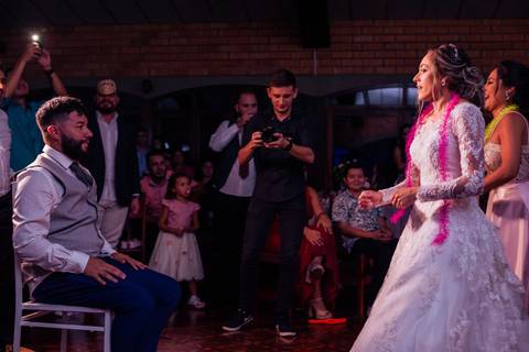 Fotos espontâneas de casamento

Fotógrafo de casamento [cidade/estado]

Casamento com mini ensaio dos noivos

Making of da noiva e do noivo

Cerimônia de casamento emocionante

Festa de casamento com fotos divertidas

Casamento com luz natural

Ensaio de '