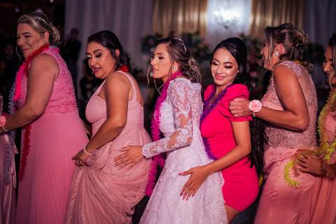 Fotos espontâneas de casamento

Fotógrafo de casamento [cidade/estado]

Casamento com mini ensaio dos noivos

Making of da noiva e do noivo

Cerimônia de casamento emocionante

Festa de casamento com fotos divertidas

Casamento com luz natural

Ensaio de '