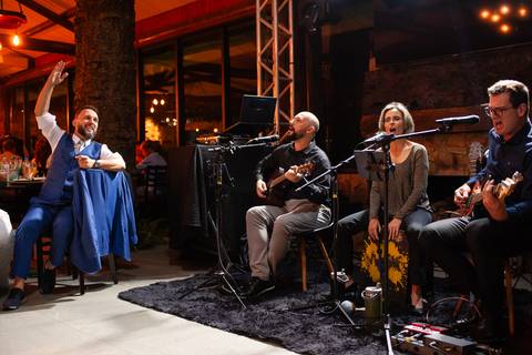 Making of da noiva e do noivo

Cerimônia emocionante de casamento

Fotos espontâneas no casamento

Mini ensaio dos noivos no dia

Detalhes da decoração do casamento

Festa de casamento animada

Casamento com luz natural

Casamento ao ar livre / no campo /'