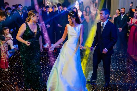 Decoração de 15 anos

Cerimônia e valsa 15 anos

Entrada da debutante

Fotos espontâneas da festa de 15 anos

Festa de 15 anos com emoção

Debutante dançando com o pai

Momentos marcantes da festa de 15 anos

Fotos com amigos e família na festa

Making of'