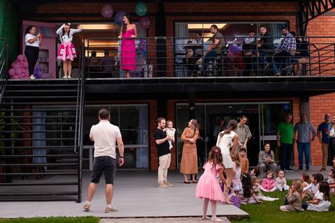 Fotos espontâneas de aniversário infantil

Momentos especiais do aniversário

Aniversário de [idade] anos do [nome da criança]

Festa infantil com decoração temática

Fotos de criança brincando na festa

Fotógrafo de aniversário infantil em [sua cidade]

'