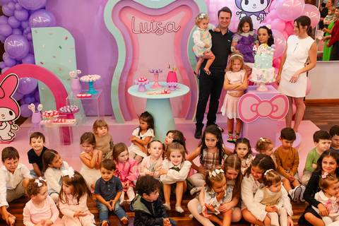 Fotos espontâneas de aniversário infantil

Momentos especiais do aniversário

Aniversário de [idade] anos do [nome da criança]

Festa infantil com decoração temática

Fotos de criança brincando na festa

Fotógrafo de aniversário infantil em [sua cidade]

'