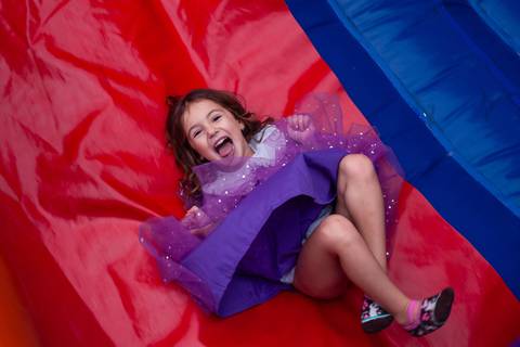 Fotos espontâneas de aniversário infantil

Momentos especiais do aniversário

Aniversário de [idade] anos do [nome da criança]

Festa infantil com decoração temática

Fotos de criança brincando na festa

Fotógrafo de aniversário infantil em [sua cidade]

'