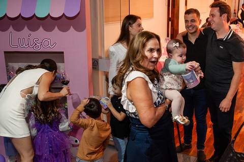 Fotos espontâneas de aniversário infantil

Momentos especiais do aniversário

Aniversário de [idade] anos do [nome da criança]

Festa infantil com decoração temática

Fotos de criança brincando na festa

Fotógrafo de aniversário infantil em [sua cidade]

'