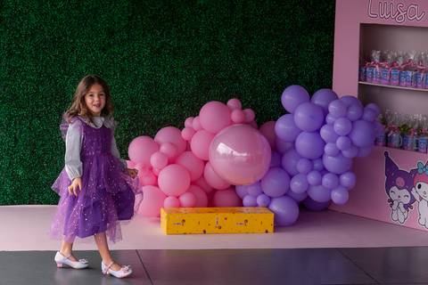 Fotos espontâneas de aniversário infantil

Momentos especiais do aniversário

Aniversário de [idade] anos do [nome da criança]

Festa infantil com decoração temática

Fotos de criança brincando na festa

Fotógrafo de aniversário infantil em [sua cidade]

'