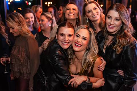 ensaio fotográfico feminino 50 anos

ideias para fotos de 50 anos

comemoração de 50 anos com ensaio fotográfico

como celebrar os 50 anos com fotos

fotógrafo especializado em aniversário de 50 anos

sessão de fotos ao ar livre 50 anos

fotos espontâneas'