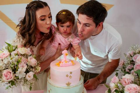 ensaio fotográfico de 1 ano infantil

smash the cake menino / menina

cobertura fotográfica de festa de 1 ano

sessão de fotos temática de 1 ano

ideias para fotos do primeiro aniversário

fotógrafo infantil 1 ano

comemoração simples de 1 ano com fotos

'