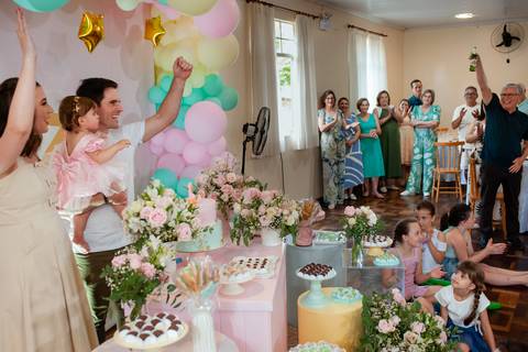 ensaio fotográfico de 1 ano infantil

smash the cake menino / menina

cobertura fotográfica de festa de 1 ano

sessão de fotos temática de 1 ano

ideias para fotos do primeiro aniversário

fotógrafo infantil 1 ano

comemoração simples de 1 ano com fotos

'