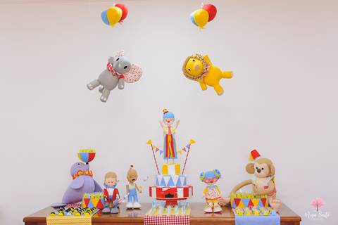 aniversário com decoração no tema circo'