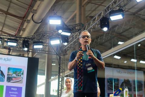 Dilson Costa apresentou o Projeto Tecendo Redes e Saberes, junto a convidados.'