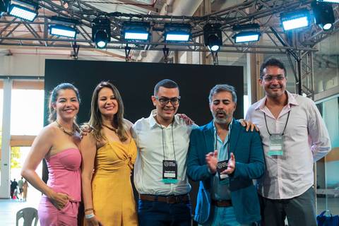 James Silver convidou Cris Nunes, Vinícius Pimentel e Diego Gomes dos Anjos para um Talk show que contou com a presença de Gilka Mafra.'
