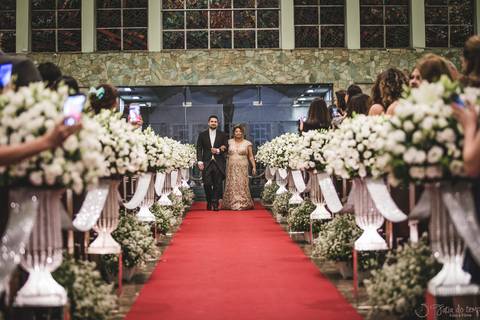 Igreja, igreja para casar, igrejas são paulo, paroquia são carlos borromeu, igreja no tatuapé, igreja analia franco, igrejas bonitas, casamento em igreja, entrada noivo, entrada noivo e mãe, entrada do casamento'