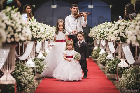 Igreja, igreja para casar, igrejas são paulo, paroquia são carlos borromeu, igreja no tatuapé, igreja analia franco, igrejas bonitas, casamento em igreja, cortejo aliança, entrada alianças, crianças no casamento, dama de honra, pajem'