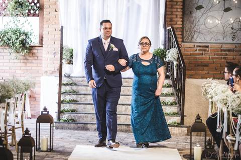 Festa de casamento, fotos de casamento, cerimônia de casamento, casamento rústico, casamento na cidade, casamento moderno, decoração rustica, noiva, noivo, entrada do noivo, terno azul do noivo'