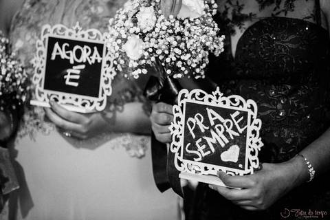 Festa de casamento, fotos de casamento, cerimônia de casamento, casamento rústico, casamento na cidade, casamento moderno, decoração rustica, noiva, noivo, placas de casamento, placas no casamento'