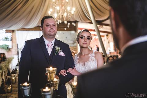 Festa de casamento, fotos de casamento, cerimônia de casamento, casamento rústico, casamento na cidade, casamento moderno, decoração rustica, noiva, noivo'