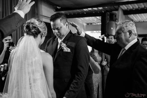 Festa de casamento, fotos de casamento, cerimônia de casamento, casamento rústico, casamento na cidade, casamento moderno, decoração rustica, noiva, noivo'