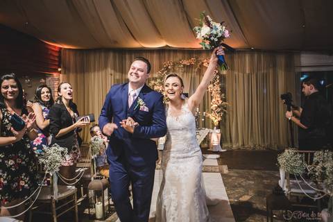 Festa de casamento, fotos de casamento, cerimônia de casamento, casamento rústico, casamento na cidade, casamento moderno, decoração rustica, noiva, noivo'