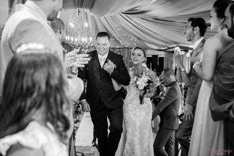 Festa de casamento, fotos de casamento, cerimônia de casamento, casamento rústico, casamento na cidade, casamento moderno, decoração rustica, noiva, noivo'