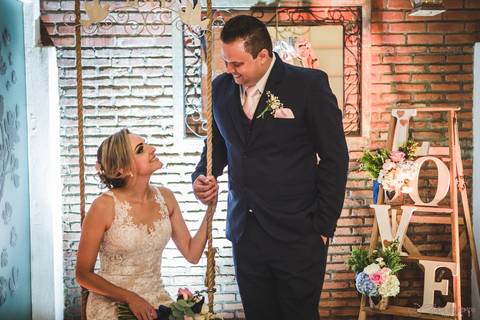 Festa de casamento, fotos de casamento, cerimônia de casamento, casamento rústico, casamento na cidade, casamento moderno, decoração rustica, noiva, noivo'