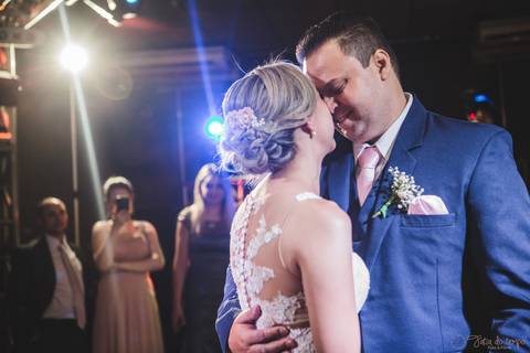 Festa de casamento, fotos de casamento, cerimônia de casamento, casamento rústico, casamento na cidade, casamento moderno, decoração rustica, noiva, noivo'